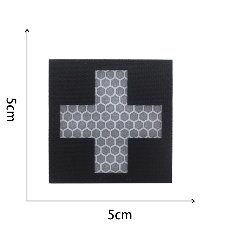 Reflektierendes Schweizerkreuz Schwarz – 5 × 5 cm, Klett-Patch
